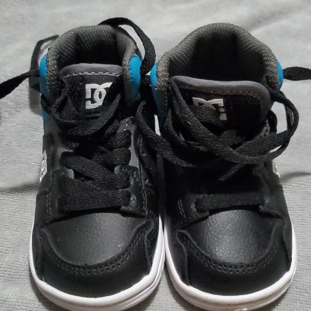 Almost brand new DC sneakers